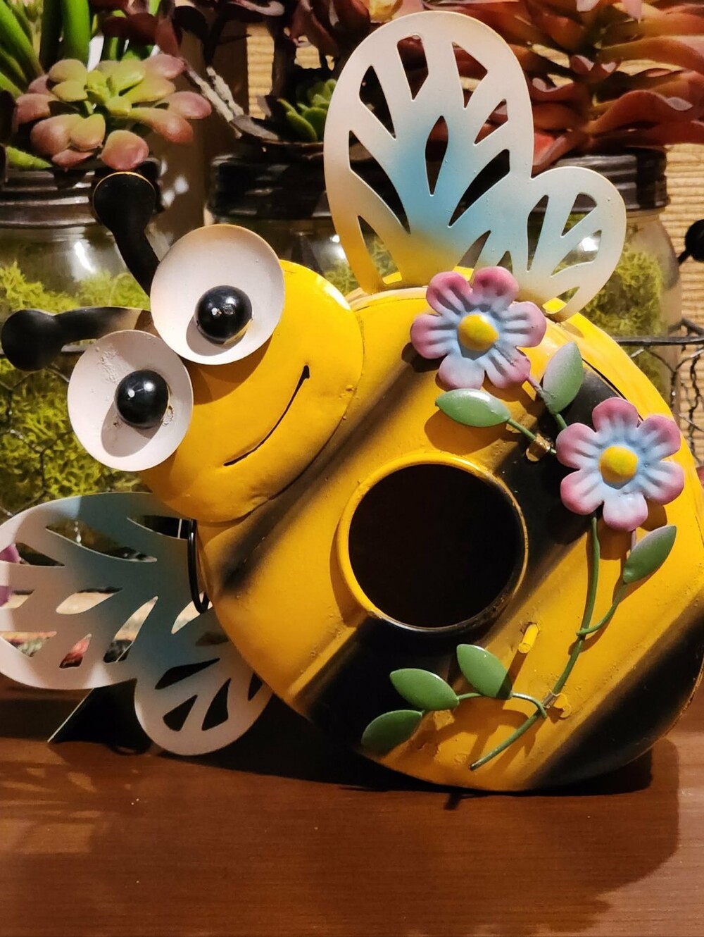 Metal Bee-Shaped Birdhouse with Wings - Picture 4 of 6
